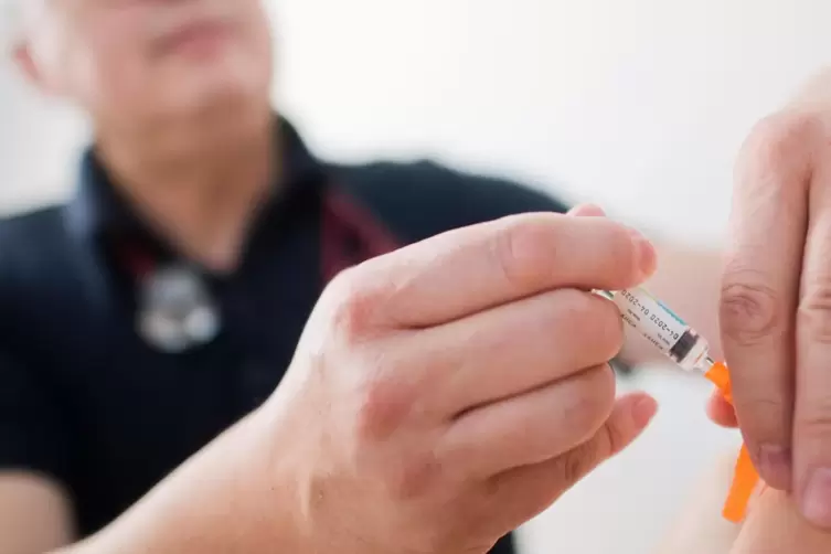 In Deutschland werden schon Babys mit einem sechsfachen Impfstoff behandelt, der sie unter anderem vor Polio schützt. 