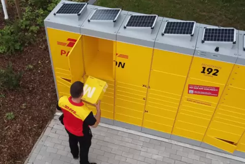 Die neue Packstation am Edeka-Markt hat kein Display mehr, alles läuft übers Handy. 