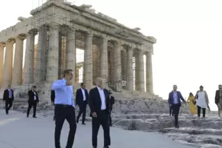 Mehr Harmonie als bei früheren deutsch-griechischen Kontakten herrschte beim Antrittsbesuch von Bundeskanzler Olaf Scholz (recht