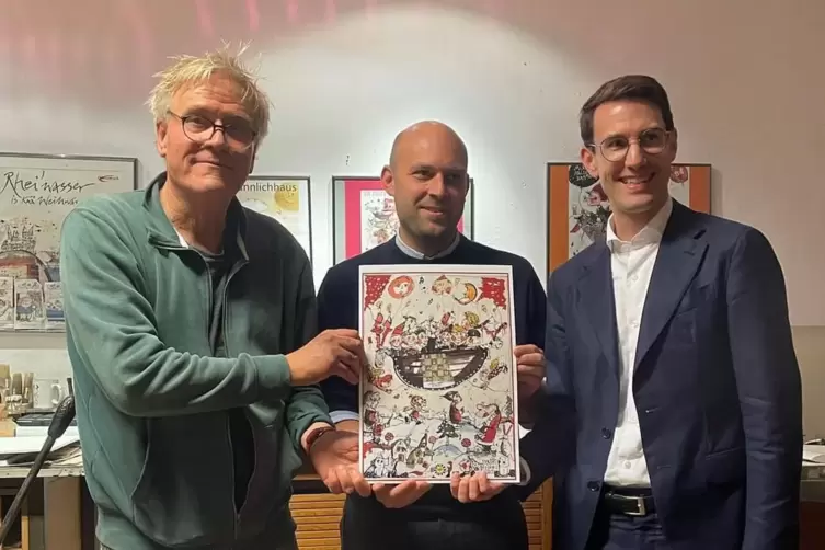 Xaver Mayer, Fördervereinsvorsitzender Johannes Mayer und RT-Präsident Thomas Raff (von links) mit dem neuen Kalender. 