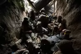Diese Aufnahme hat Taras in einem Schützengraben gemacht, den die Soldaten auch als Schlafplatz nutzen.