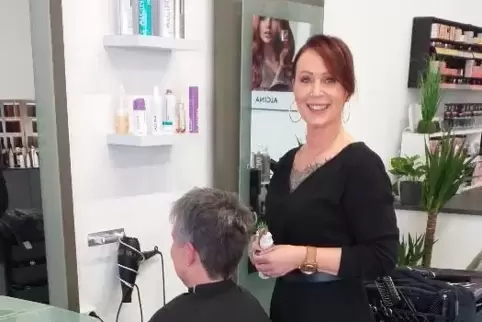 Manuela Wöschler in ihrem neuen Friseursalon.
