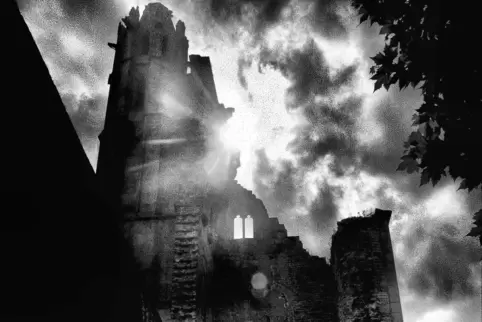 Um das Kloster Limburg rankt sich die Sage um den Teufelsstein. 
