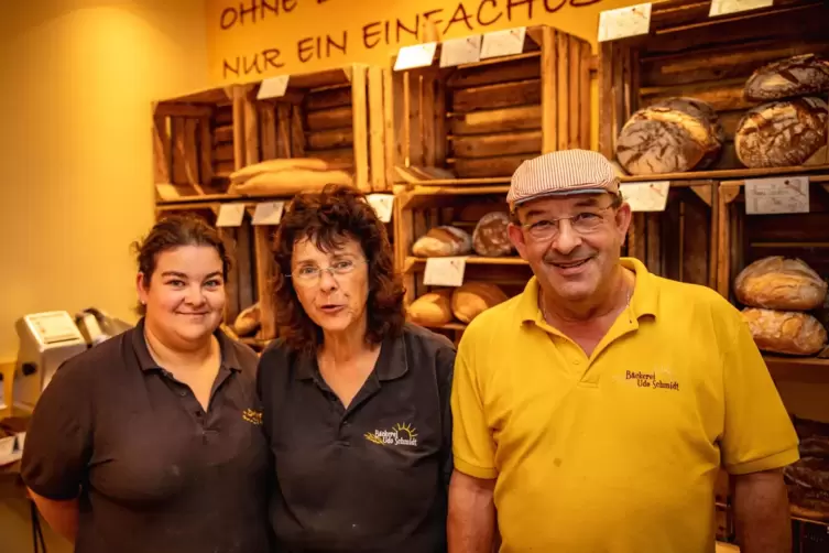 Letzter Tag für Laura Gauter und ihre Eltern Marion und Udo Schmidt (von links) in Lambsborn. Die beiden Frauen bleiben der Bäck
