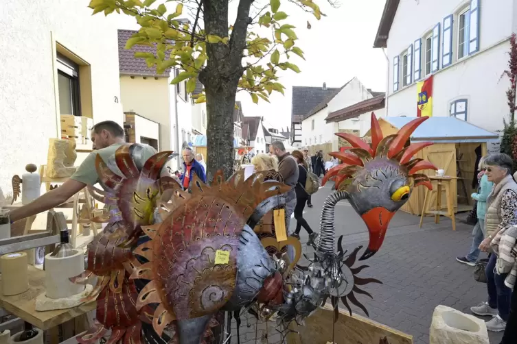 Eine gelungene Rückkehr hat der Herbstmarkt in der Dannstadter Kirchenstraße gefeiert. 