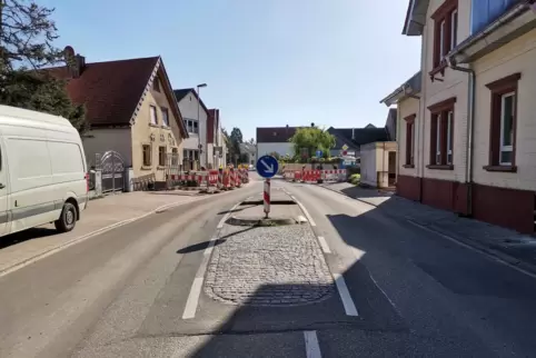Die Querungshilfe in der Speyerer Straße im Ortsteil Schauernheim soll zu einem Fußgängerüberweg ausgebaut werden. 