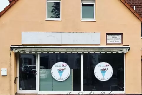Bietet neben klassischen Kiosk-Artikeln auch regionale Produkte an: die „Bunte Tüte“ im Deichweg 1 in Roxheim. 