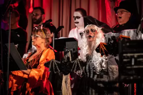 In toller Atmosphäre bot der Chor 2000 ein Halloween-Konzert, das voller Überraschungen war.