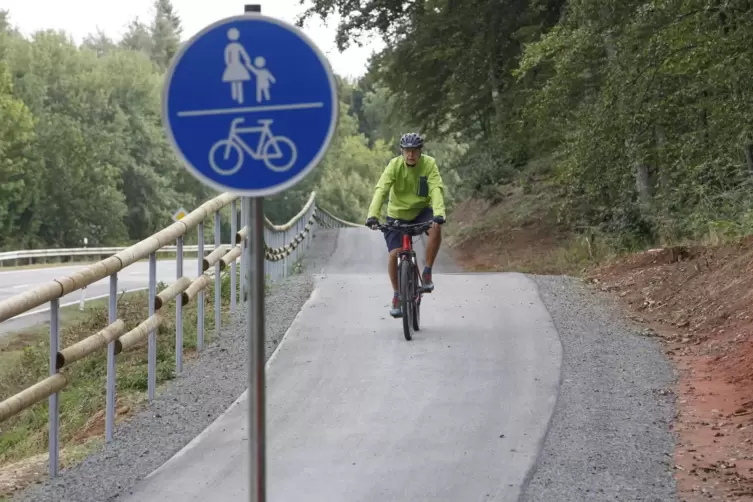 Genau dies gilt es zu vermeiden: Bestehende Radwege sollen sehr wohl in die Pendler-Radroute mit einbezogen werden. Allerdings i
