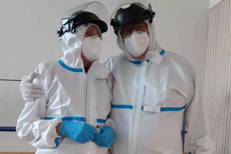 In der Corona-Pandemie packten viele Menschen vor Ort zum Beispiel in Testzentren mit an. Die meisten sind danach beim DRK Lambs