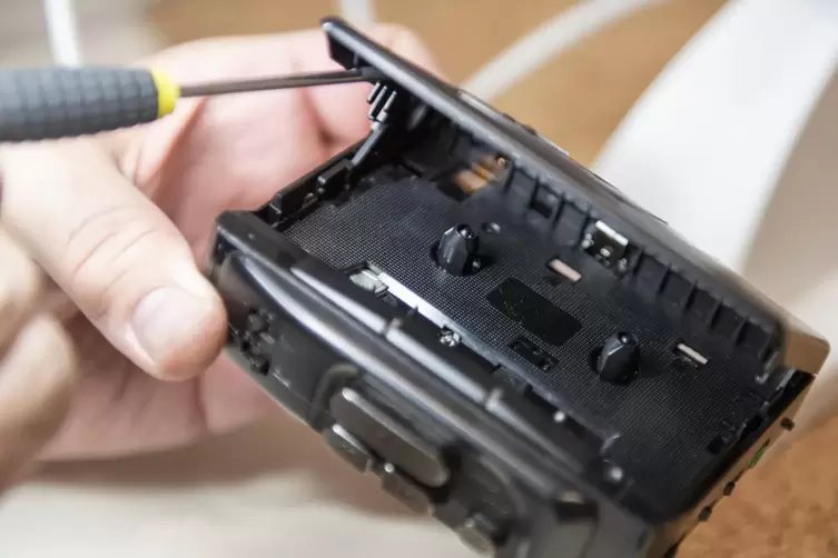 Ein echter Walkman von Sony: Der Motor funktioniert, doch die Spulen drehen sich nicht. 