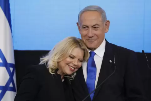 Hat Israel bislang insgesamt 15 Jahre lang regiert: Benjamin Netanyahu. An seiner Seite seine Frau Sara.
