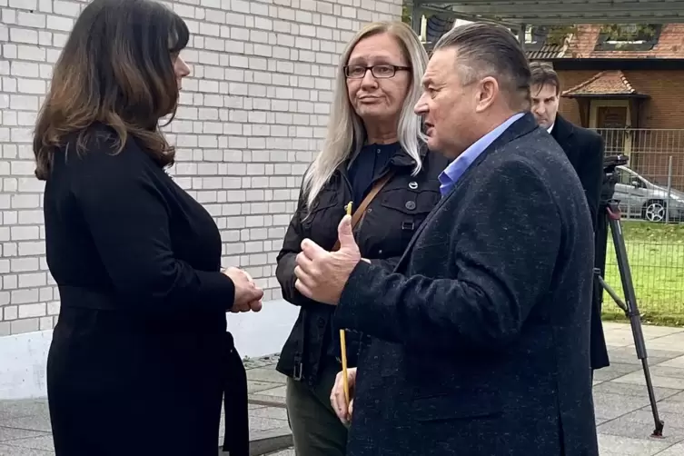 Jonas&rsquo; Eltern Maja und Kurt Sprengart mit OB Jutta Steinruck.