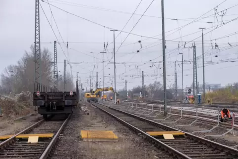 Seit geraumer Zeit werden im Bahnhof Wörth Gleisanlagen und Signaltechnik ertüchtigt. 