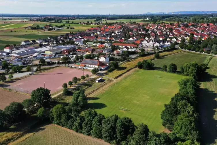 Am Ortseingang von Otterstadt: das derzeitige Gelände der TuRa, das zum Sportpark werden soll. 