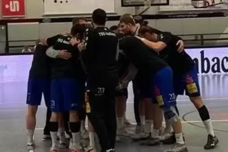 Die TSG-Spieler spornen sich ein letztes Mal vor dem Spiel an. 