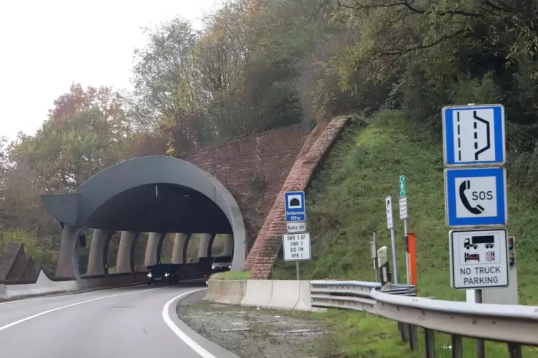 Die Tunnel werden an drei Tagen gesperrt .