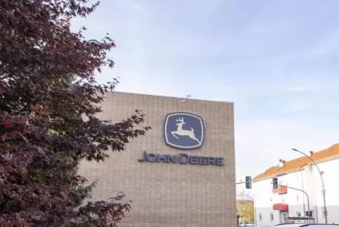 Betriebe wie John Deere setzen immer noch auf eigene Azubis. Doch für die Firmen wird es zunehmend schwieriger, Lehrlinge zu fin