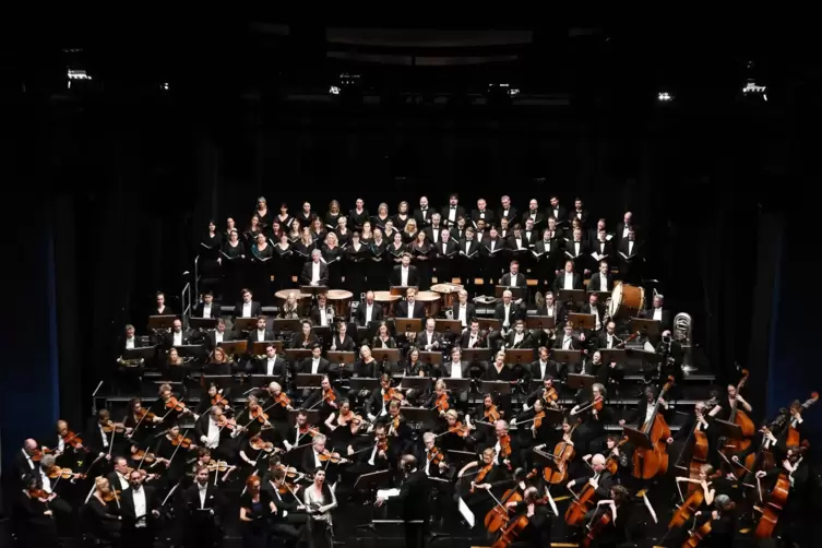 Beethoven à la Mahler: Die Neunte mit der Staatsphilharmonie unter Michael Francis im Saalbau.