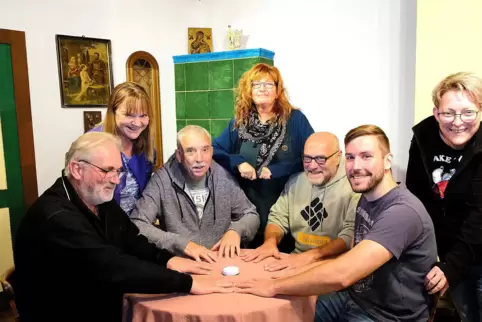 Alles nur Theater bei der Theatergruppe des SV Wiesbach. Bei den Proben im Sportheim sind Werner Wagner, Dieter Türr, Jörg Ohlma