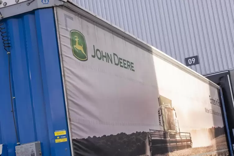 Bei John Deere machten 900 Beschäftigte der Frühschicht bei dem Warnstreik mit. 