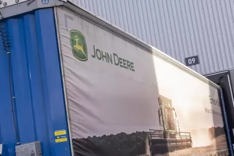 Bei John Deere machten 900 Beschäftigte der Frühschicht bei dem Warnstreik mit. 