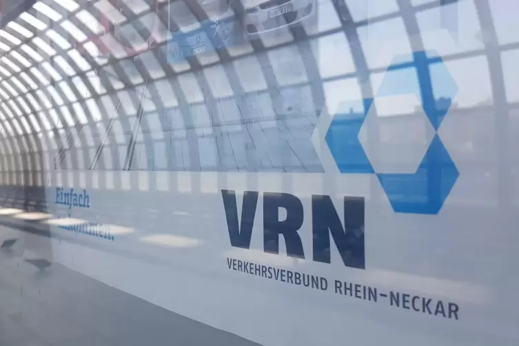 In der Pfalz gibt es zahlreiche Besitzer einer VRN-Jahreskarte. Für viele dürfte künftig das neue Deutschlandticket günstiger se