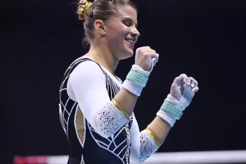 Geschafft! Elisabeth Seitz nach der Qualifikation für das Stufenbarren-Finale bei der Weltmeisterschaft in Liverpoool. 