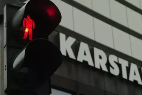 Vor zwei Jahren war das schonmal der Fall – und jetzt stehen erneut die Ampeln auf Rot bei der Warenhauskette Galeria Karstadt K