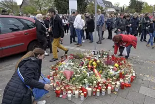 Große Betroffenheit: Gedenken an die Opfer der Messerattacke in Oggersheim. 
