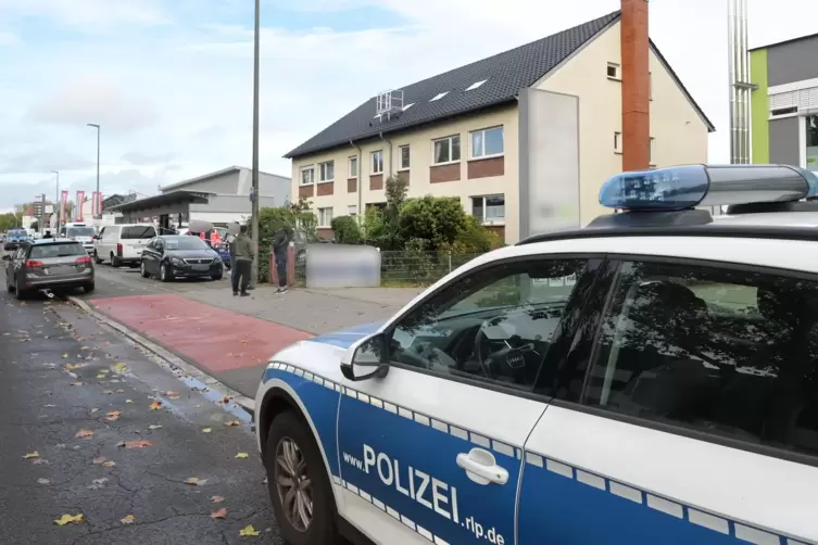 Frauen schwer verletzt: Ermittlungen in der Wormser Landstra&szlig;e in Speyer. 