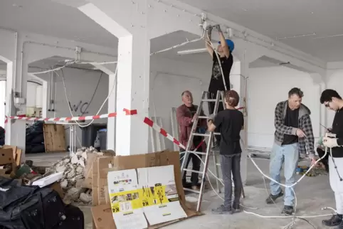 Abrissarbeiten durch Schüler der Realschulklasse