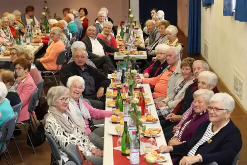 Volles Haus: Seniorennachmittag in der Waldseer Kulturhalle.