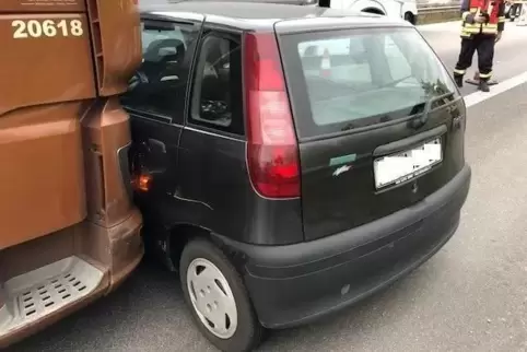 Die Fahrerin des Wagens blieb unverletzt.