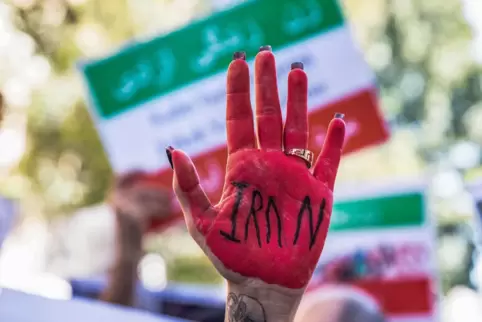 Weltweit gehen inzwischen Menschen auf die Straße, um die Proteste in Iran zu unterstützen.
