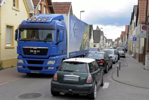 Einer der verkehrstechnischen Aufreger in Dannstadt: die Hauptstraße mit Schwerlastverkehr und vielen Autos. Ob es dafür in abse