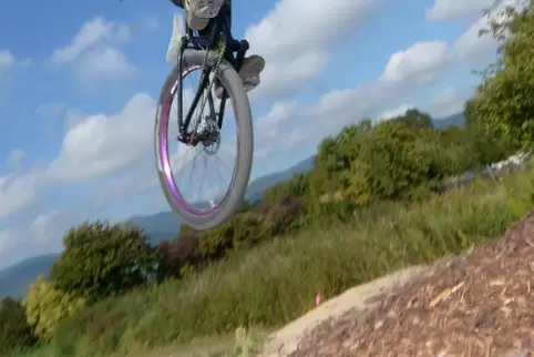 Über die Dirt-Bahn mit dem Fahrrad fetzen, das ist für viele Kids ein richtiger Kick. 