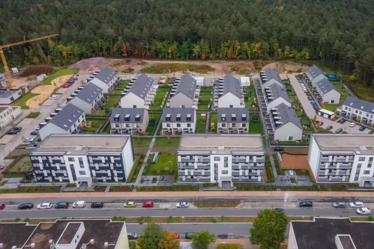 In Röthenbach an der Pegnitz hat die Deutsche Reihenhaus knapp 80 Reihenhäuser gebaut.