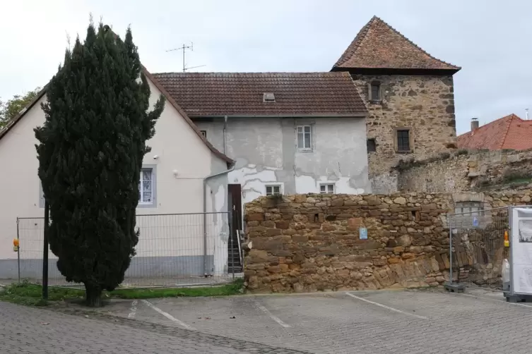 An der Stadtmauer könnte das Erweiterungsgebäude für die Ahmadiyya-Gemeinde entstehen.