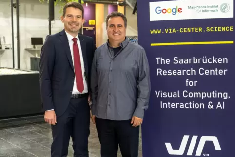 Christian Theobalt (links) leitet das VIA-Center. Neben ihm steht Shahram Izadi, Senior Director bei Google. Gemeinsam möchten G
