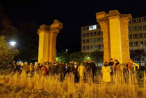 Stille Gedenkfeier am Mittwochabend auf dem Synagogenplatz.