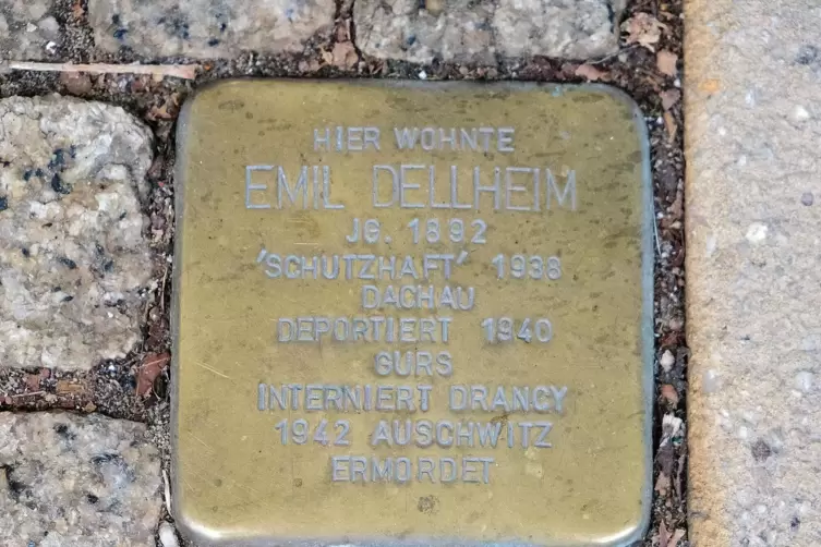 Dieser Stolperstein in der Mühlgasse erinnert an den Zweibrücker Emil Dellheim, der in Auschwitz ermordet wurde. 