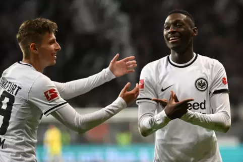 Dänischer Dribbler und ein französischer Mittelstürmer mit viel Wucht: Jesper Lindström und Randal Kolo Muani. 