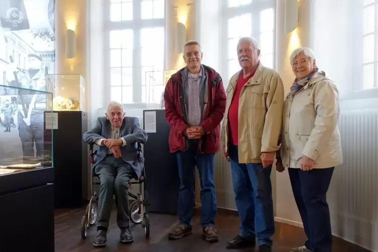 In der Ausstellung „Rendezvous“ im Historischen Museum: von links Guy Lesueur, Christian Führer, Christian Blanc und Monique Bla