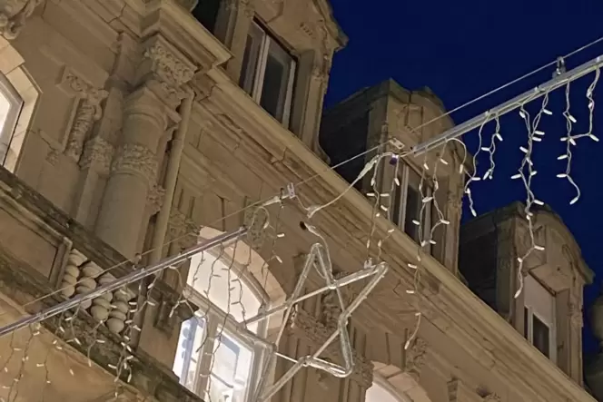 Weihnachtsbeleuchtung in der Königstraße.