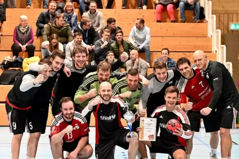 Mit dem TV Thaleischweiler gewann Hendrik Heckmann (vorne kniend 1. von links) 2019 den Verbandspokal. 