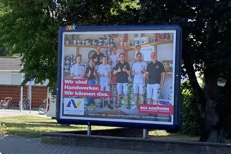 Auszeichnung im Sommer 2022: Auf vier großen Werbetafeln, wie hier in der Kunzendorfer Straße in Maximiliansau, durfte der Maler