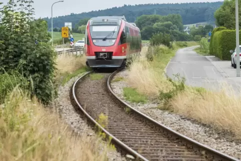 Bis Montagnachmittag fahren keine Züge auf der Lautertalstrecke. Ob am Montagmorgen Busse als Ersatz eingesetzt werden können, i