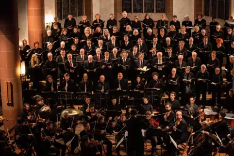 Dicht an dicht: die Sänger des Oratorienchors der Pfalz in der Zweibrücker Alexanderskirche. 