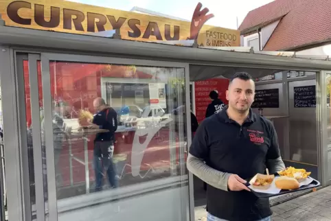Es ist angerichtet: Ossama Jakabli hat die Currysau übernommen und viel vor mit der Burger-Bude am St.-Guido-Stifts-Platz in Spe